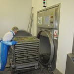 Загрузка корзины в автоклав